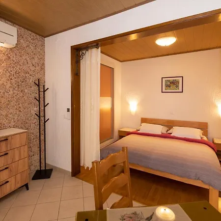 Salona Apartment *