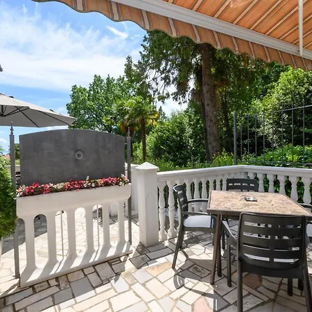 Salona Apartment *